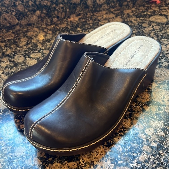 Bandolino ladies Brown, leather clogs and NWOT super cute perfect condition 10 - Picture 14 of 16